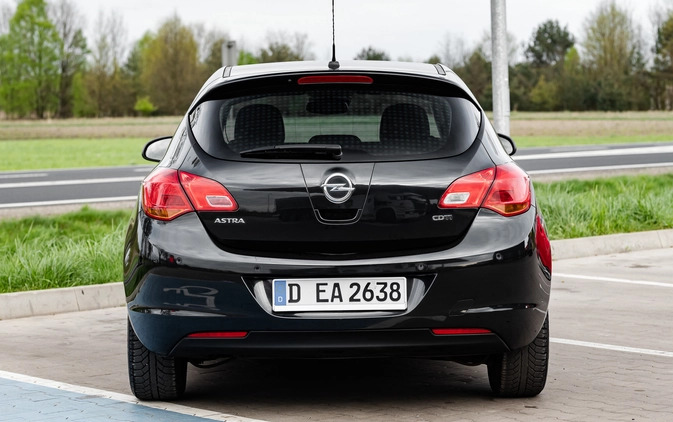 Toyota Corolla Cross cena 185900 przebieg: 7377, rok produkcji 2022 z Chojnów małe 326